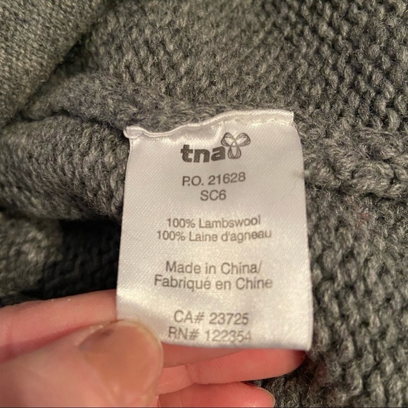 Aritzia TNA  women’s lambswool sweater in size small‎ - Picture 10 of 11
